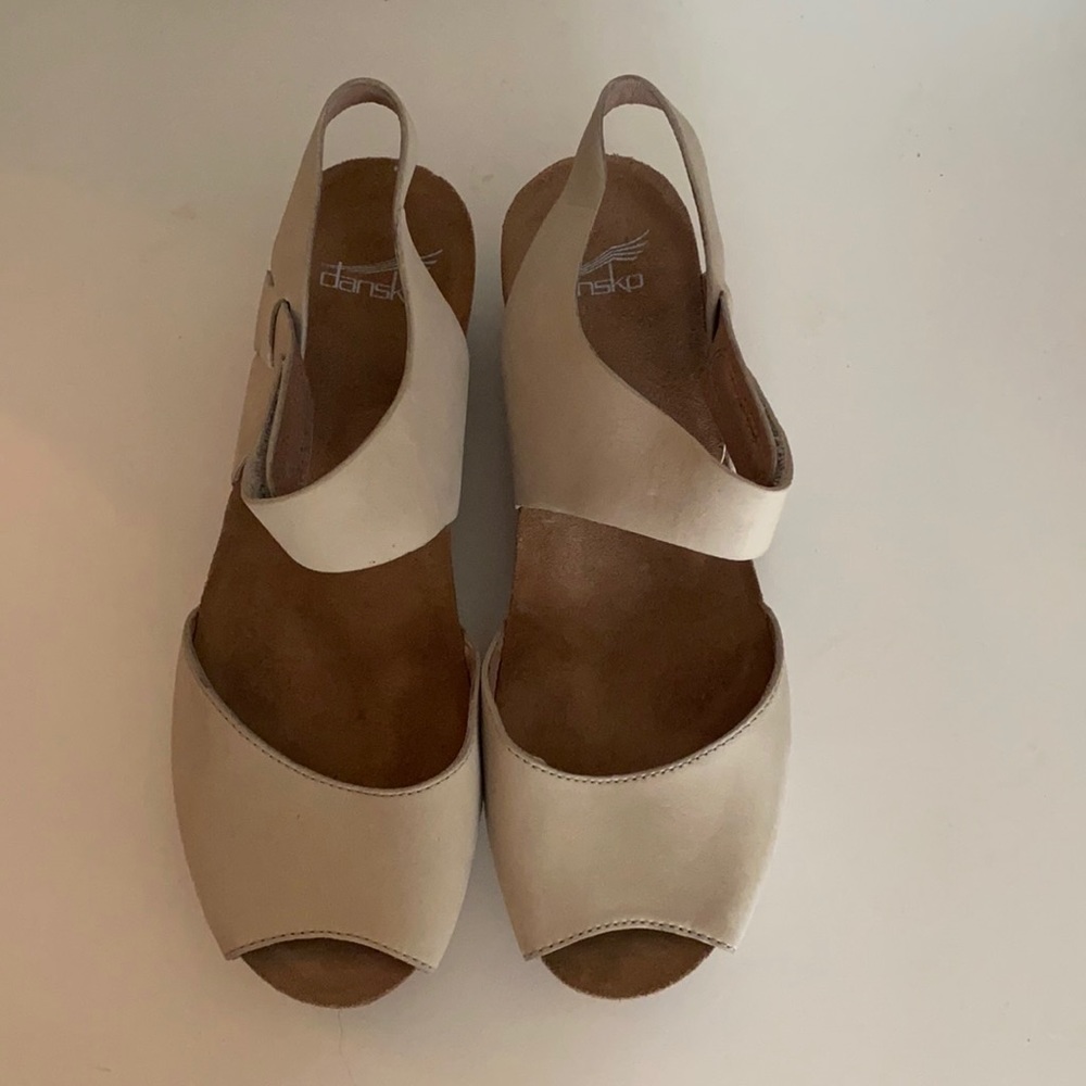 NWOT Dansko Sandals size 38